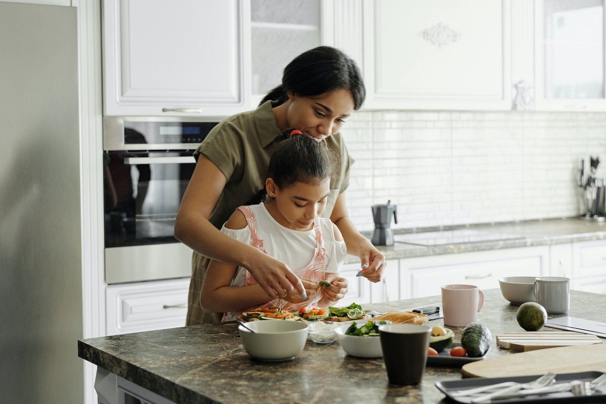 cooking with daughter