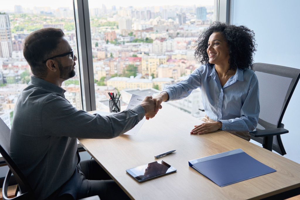 female entrepreneur networking meeting a potential business partner